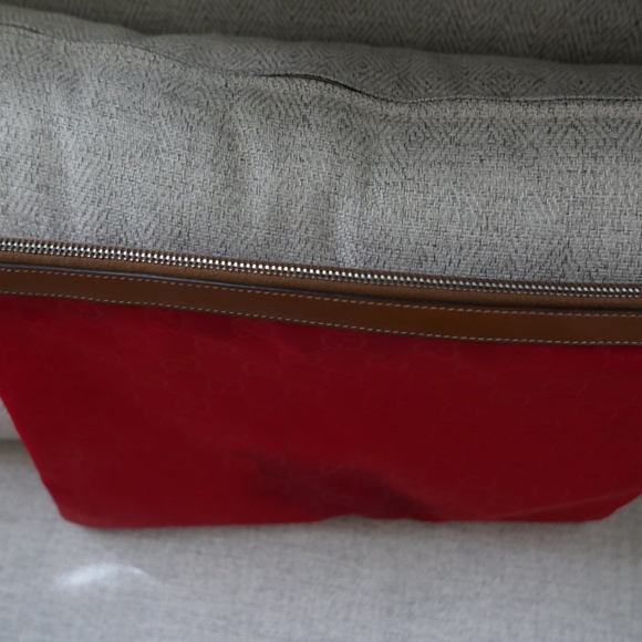 GUCCI Red Zippered Pouch - Picture 4 of 5